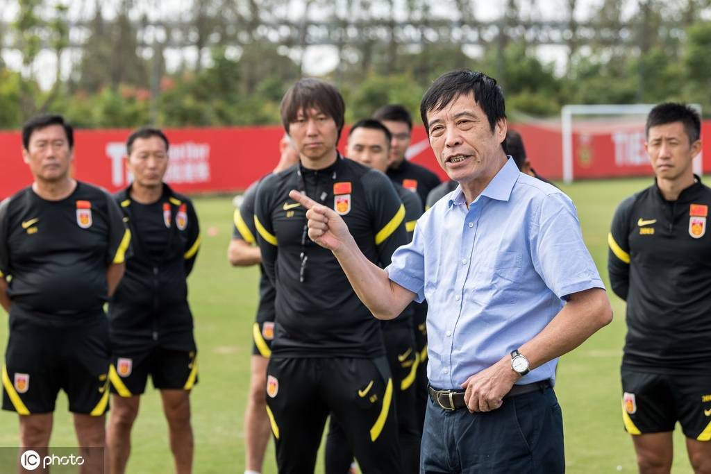 葡萄牙2-0冰岛完美收官 B费破门C罗B席助攻　欧预赛J组第十轮，葡萄牙迎战冰岛。